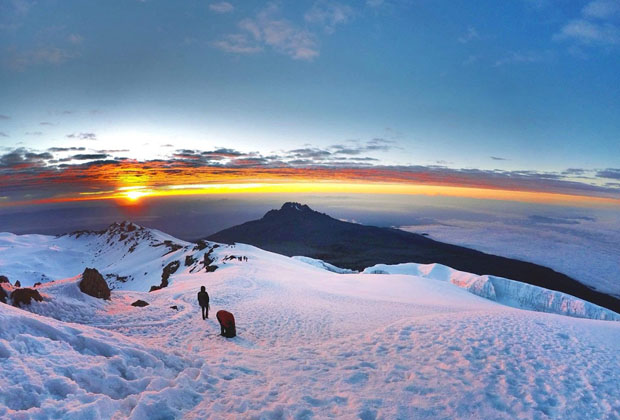 7 Days Kilimanjaro Machame route is one of the highest summit success rates given the topography and nature of the route which allows climbers to “trek high & sleep low.